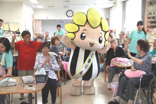 ざまりんはお年寄りにも大人気