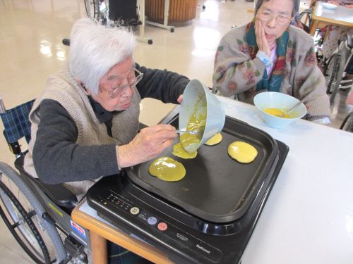 上の生地とすこーし色が違います